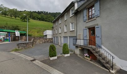 Location vacances Auvergne, Hôtel à Thiézac