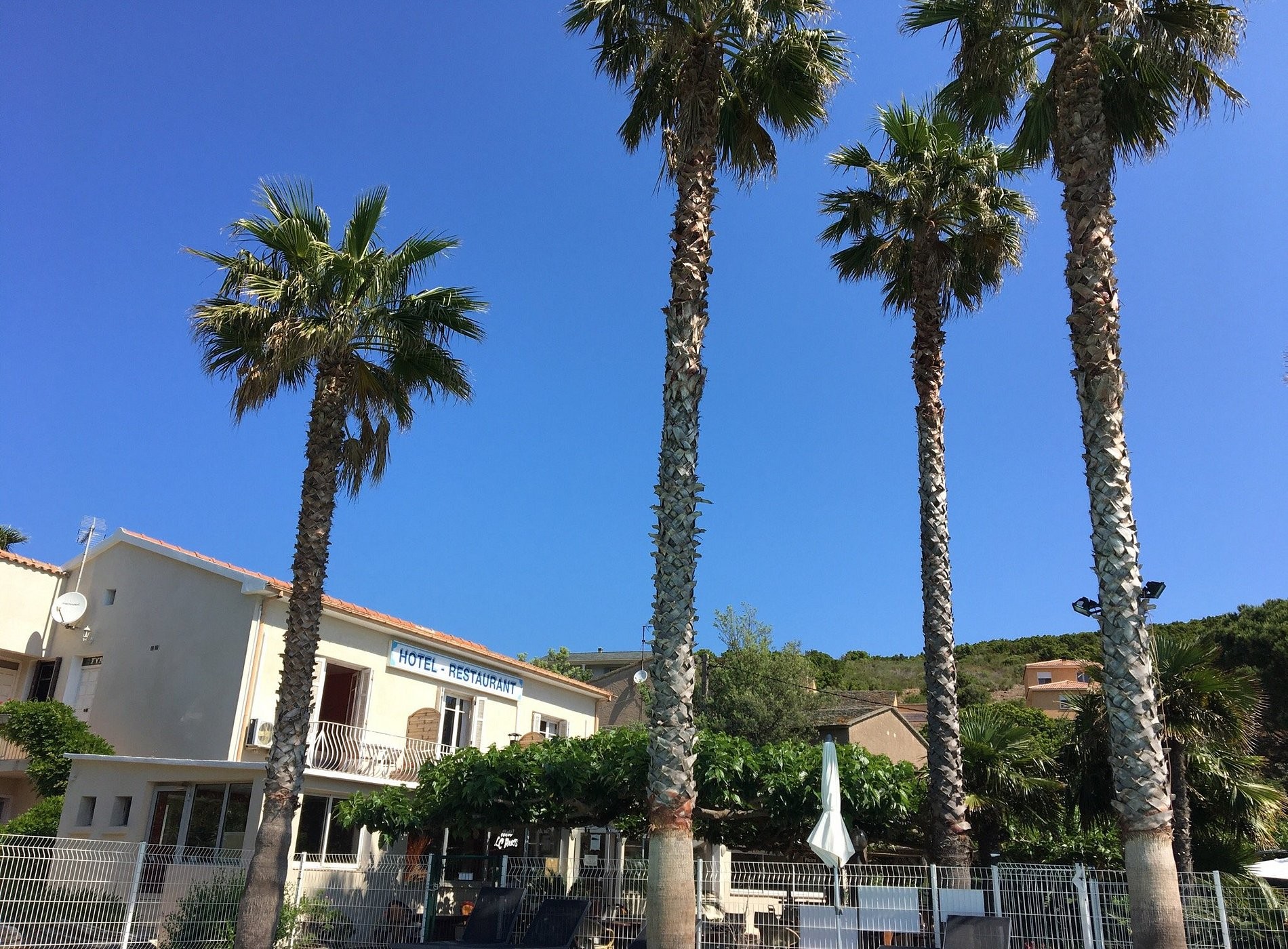 Hotel Restaurant Les Chasseurs, Hôtel à Pietracorbara