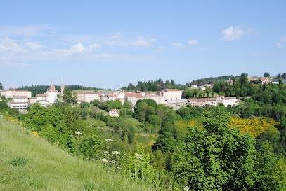 LE VIVARAIS Restaurant Hotel, Hôtel à Lalouvesc