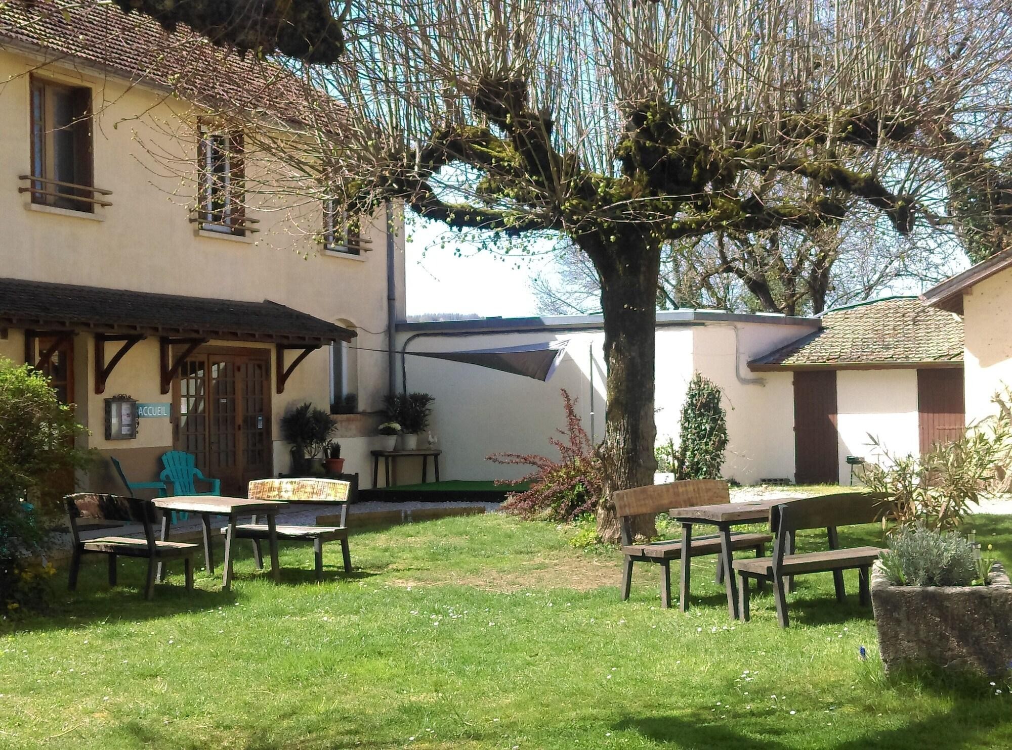 Résidence Des Cèdres, Hôtel à Villebois