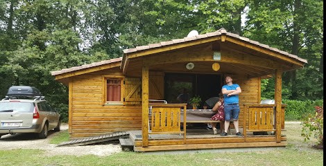 Les Chalets De L'Escourre, Hôtel à Pindères