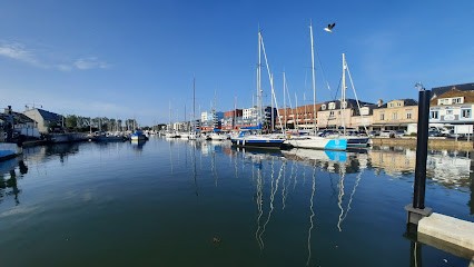 Hôtel - Restaurant : Au P'tit Mousse, Hôtel à Courseulles-sur-Mer