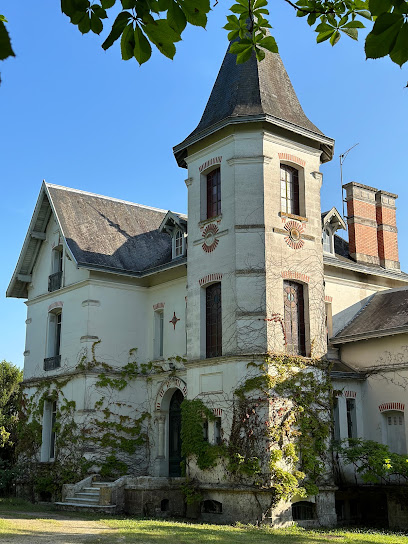 Château De Moulède, Hôtel à Linars