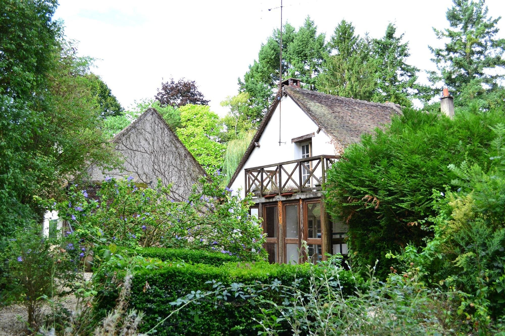 Hotel Auberge De La Fontaine Aux Muses, Hôtel à La Celle-Saint-Cyr