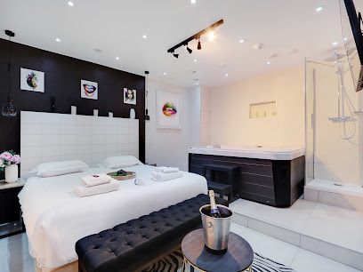 Intimate Flat W/ A/C & Jacuzzi - 2Br/6P Montmartre- Belvilla By Oyo Hôtel à Paris 18