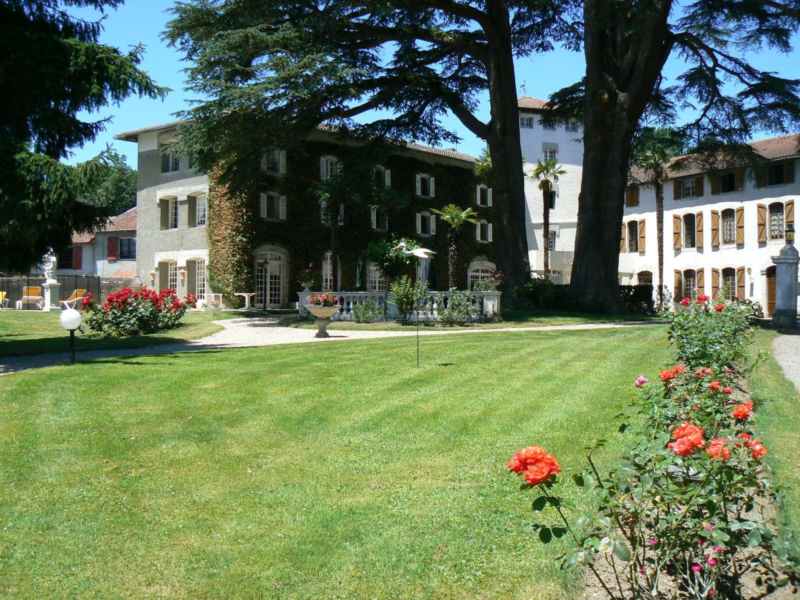 Hostellerie des Cèdres, Hôtel à Villeneuve-de-Rivière