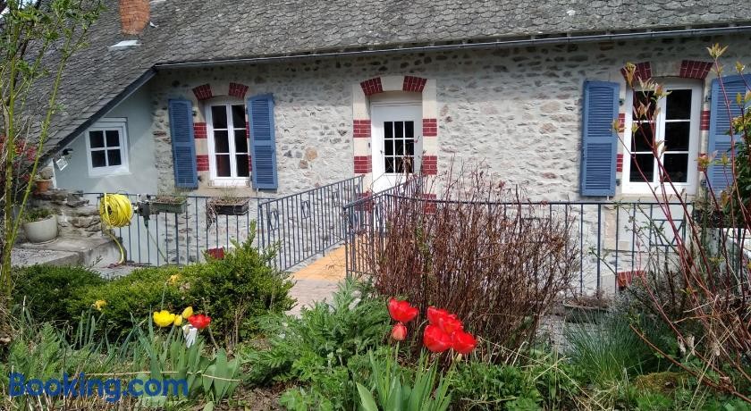 Le Relais Des Capucines, Hôtel à Ydes
