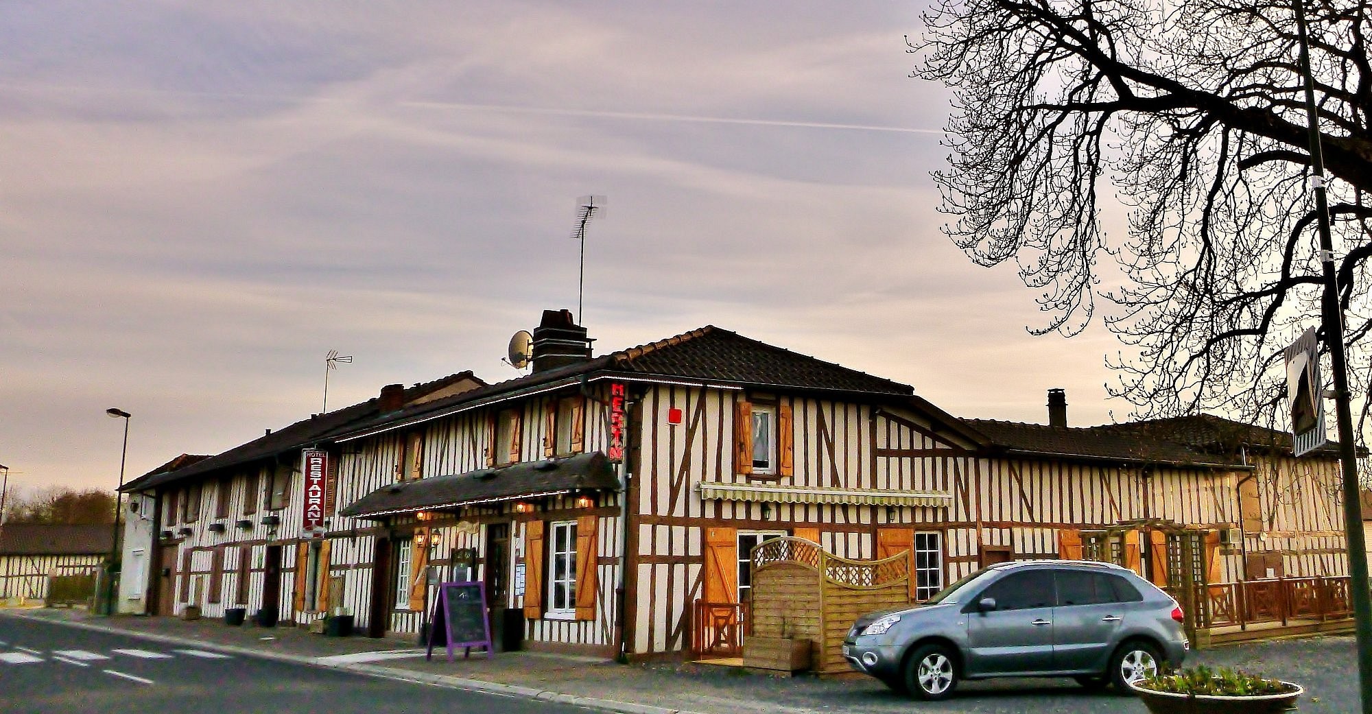 La Petite Auberge, Hôtel à Châtelraould-Saint-Louvent