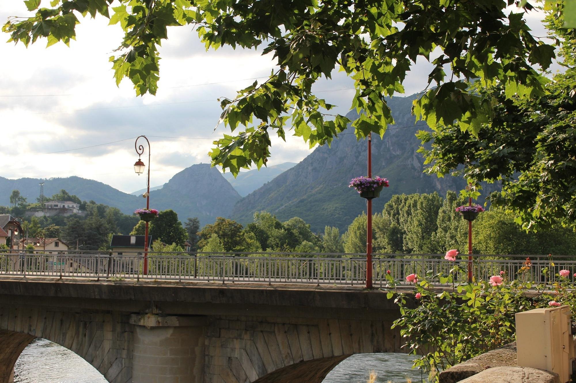 Hôtel Confort 09 / HC-09, Hôtel à Tarascon-sur-Ariège