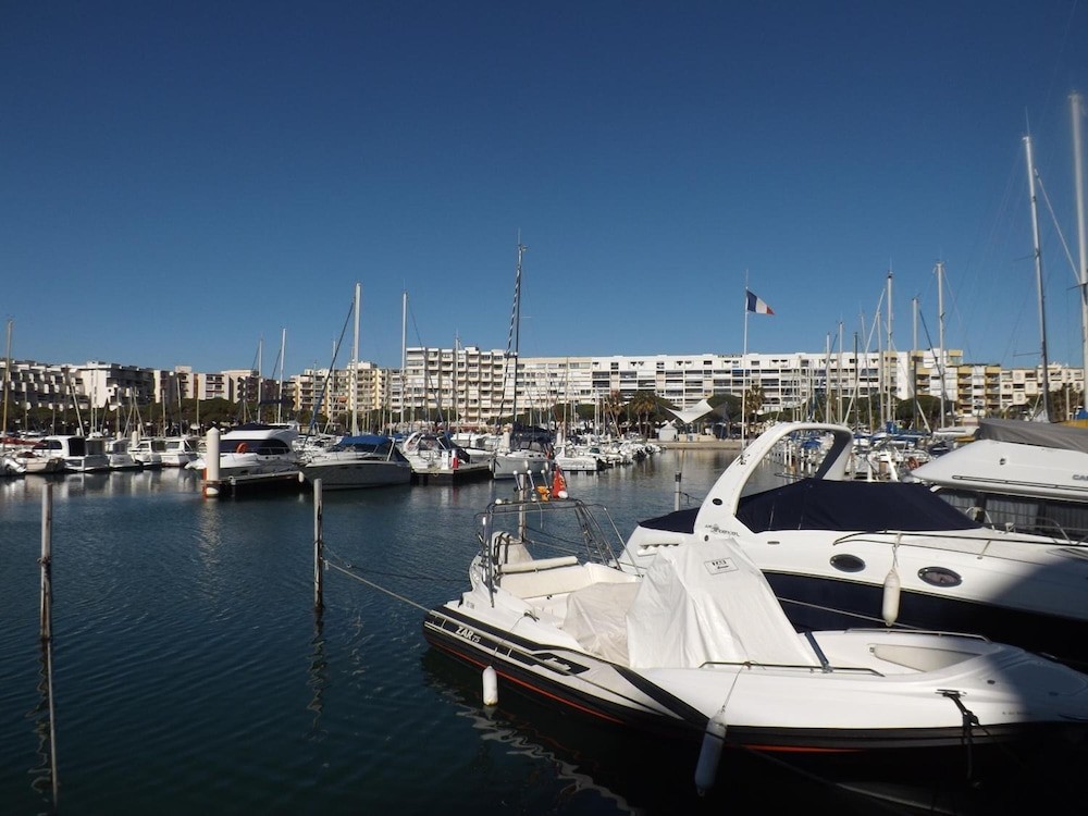 Hôtel Le Carnon, Hôtel à Mauguio