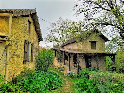 A Romantic Hamlet With Lush Gardens on a Hill, Hôtel aux Eyzies-de-Tayac-Sireuil