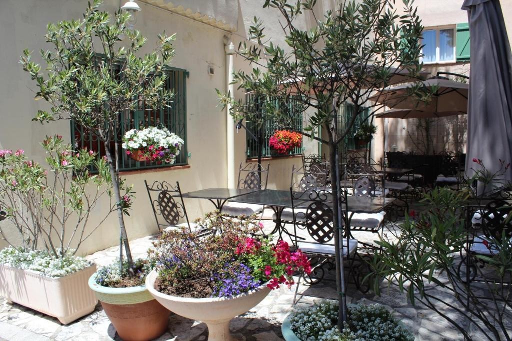 Hôtel Le Clos Des Pins, Hôtel à Six-Fours-les-Plages