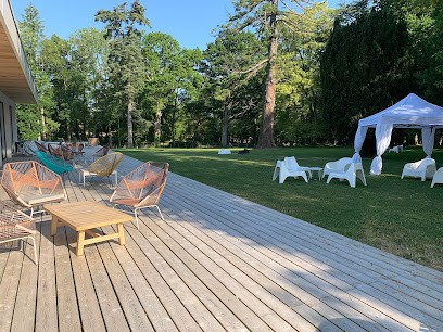 Château le Corbusson, Hôtel à Saint-Berthevin