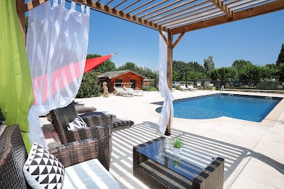 Logis Hôtel Déjeunez Sous L'Arbre, Hôtel à Rousset