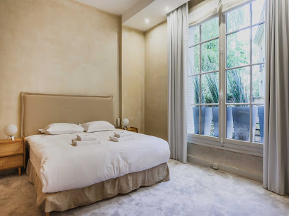 Peaceful Flat - 2Bd/9P - Passy/Tour Eiffel - Belvilla By Oyo, Hôtel à Paris 16