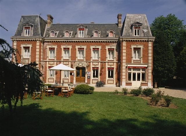 Logis Hôtel Château Corneille, Hôtel au Val d'Hazey
