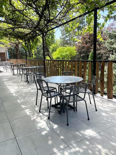 Hôtel Restaurant Les Terrasses, Hôtel à Laragne-Montéglin