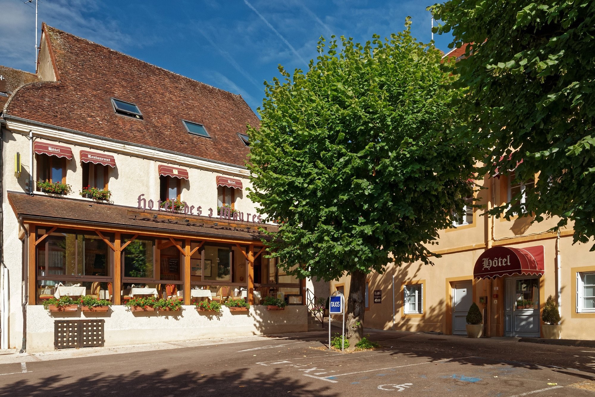 Hôtel Des Trois Maures, Hôtel à Couches