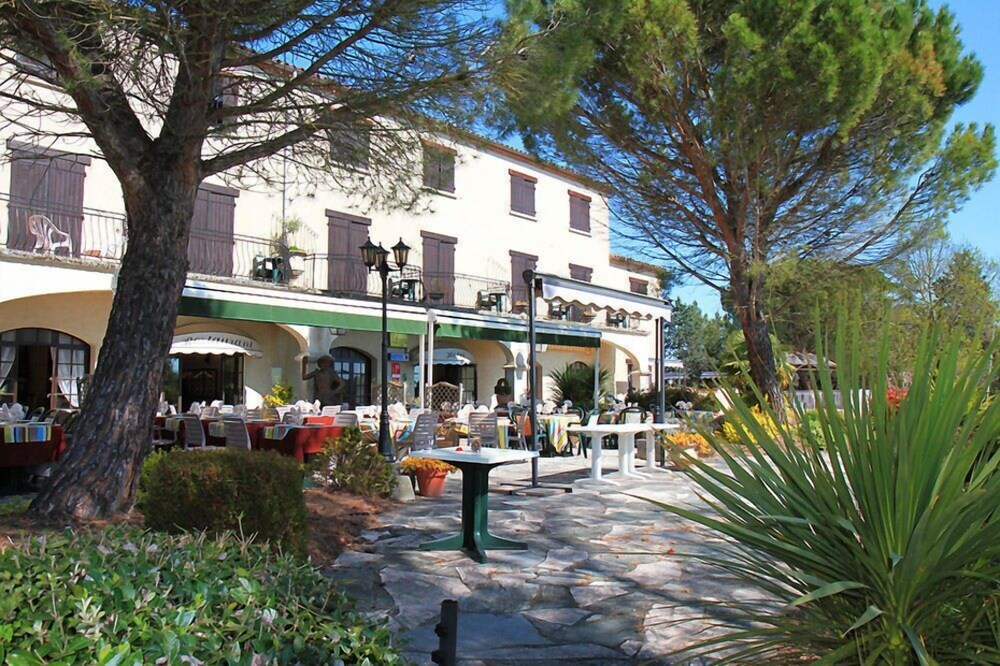 Hostellerie du Lac, Hôtel à L'Isle-Jourdain