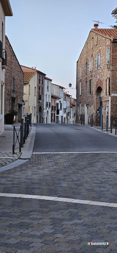 Hotel De Ville, Hôtel à Villeneuve-de-la-Raho