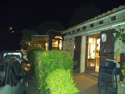 Auberge U Taravu, Hôtel à Zévaco