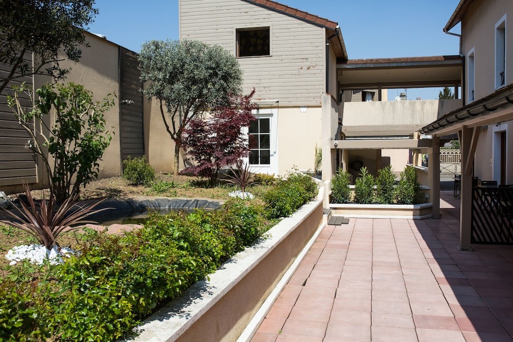 La Ferme Des Barmonts, Hôtel à Villejuif