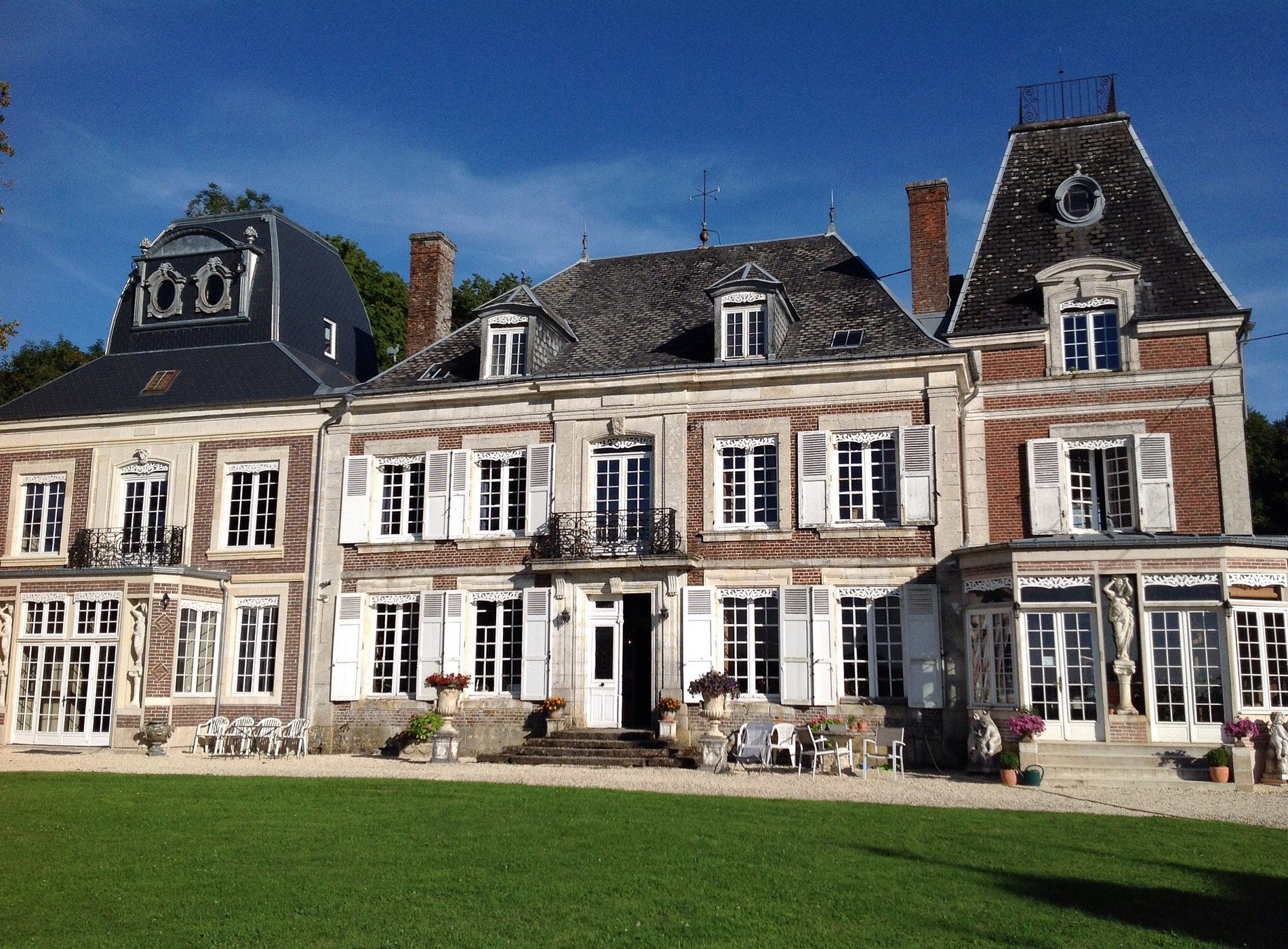 Château De Montaubois, Hôtel à Signy-l'Abbaye