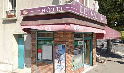 Ouchene Brahim, Hôtel au Perreux-sur-Marne