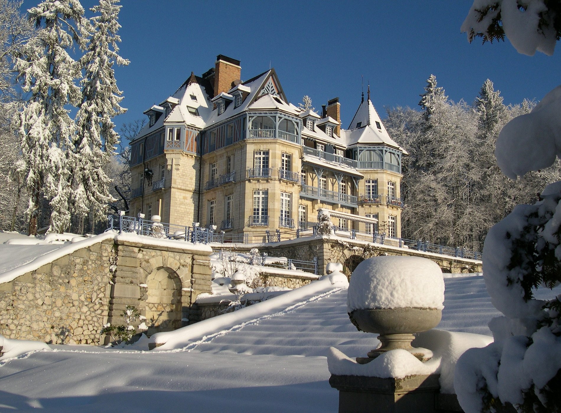 Chateau Des Avenieres, Hôtel à Cruseilles
