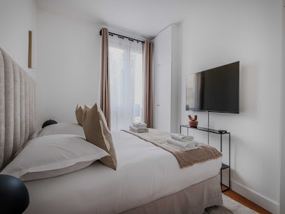 Parisian Charm: Elegant 1-Bedroom Apt- Belvilla By Oyo Hôtel à Paris 17
