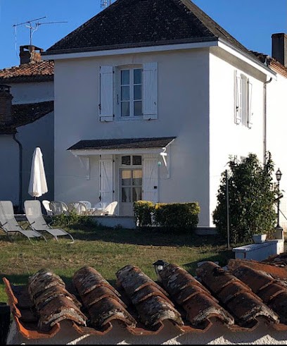 Gîte des Roses, Hôtel à Oradour-Fanais