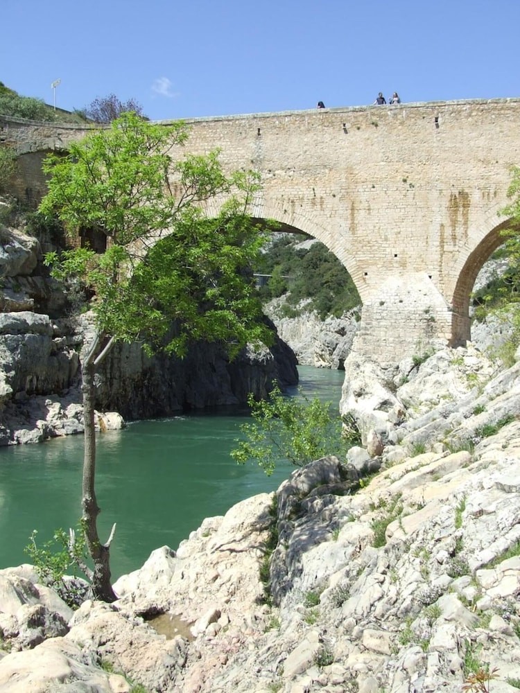 Hôtel Le Sarac, Hôtel à Clermont-l'Hérault