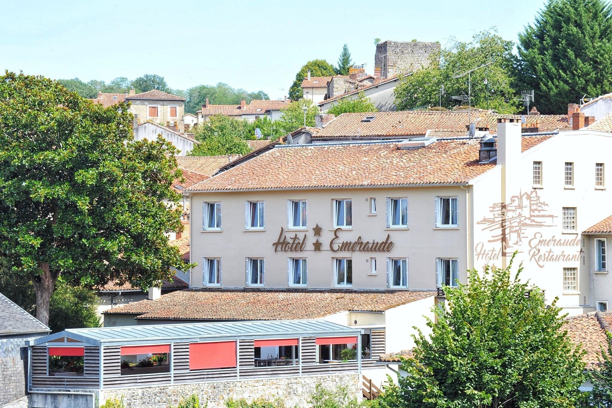 Logis Hôtel Emeraude Hôtel à Confolens