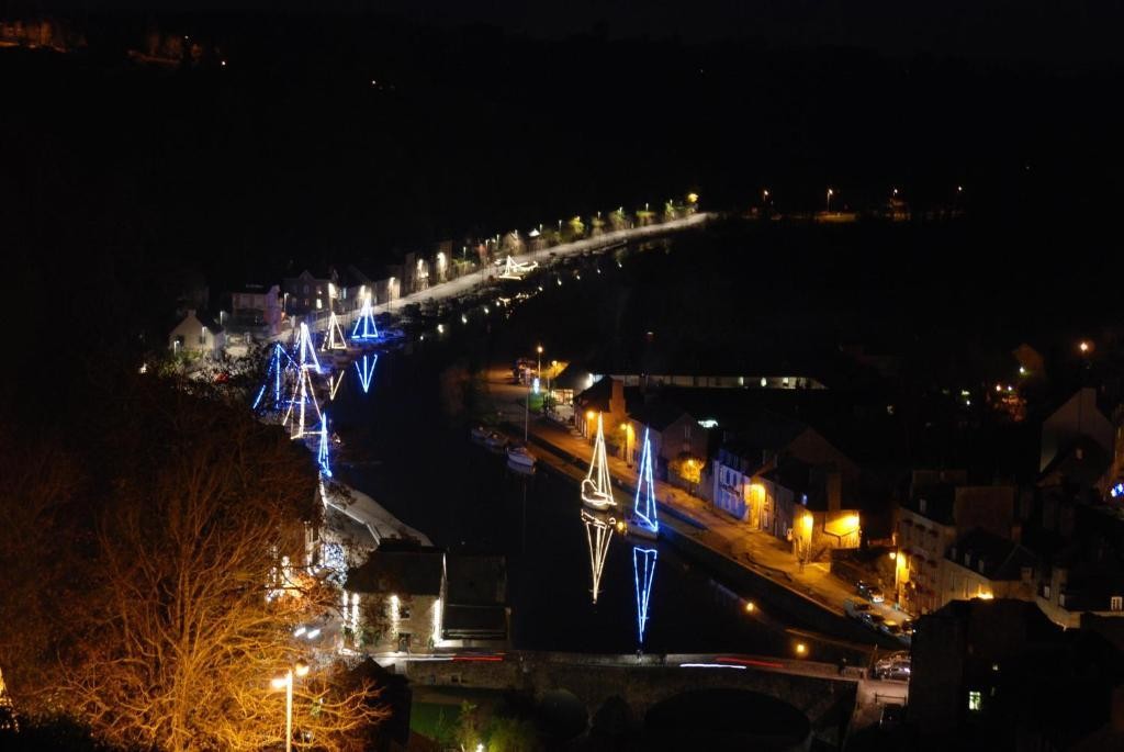 Café-Hôtel Du Théatre, Hôtel à Dinan