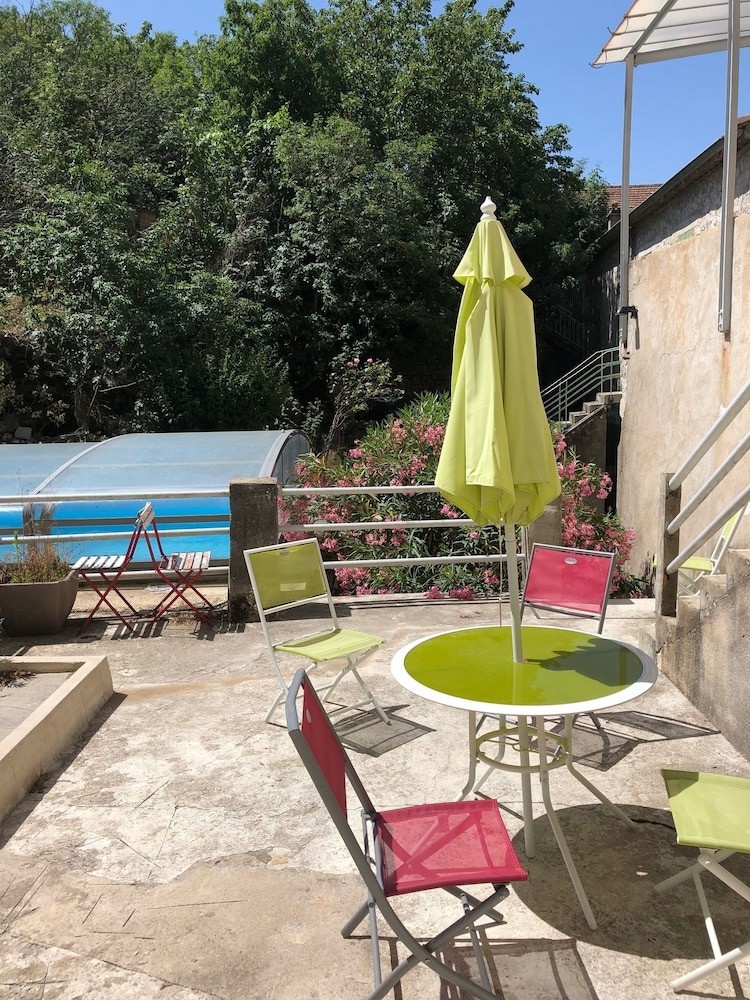 Hôtel Le Moderne, Hôtel à Saint-Paul-le-Jeune