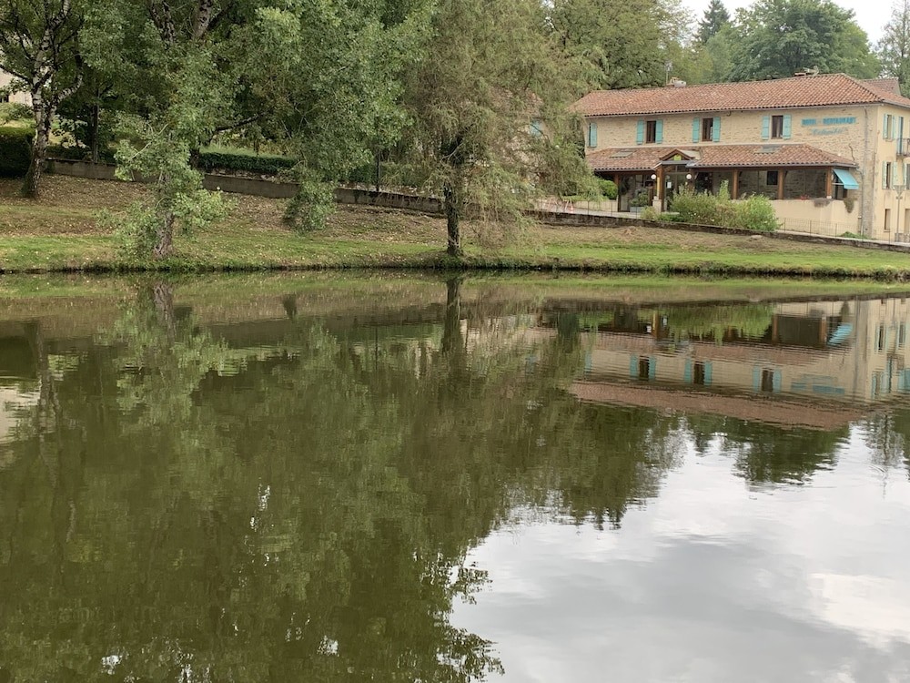 Domaine Le Colombié Hôtel Avec Piscine, Hôtel à Gorses