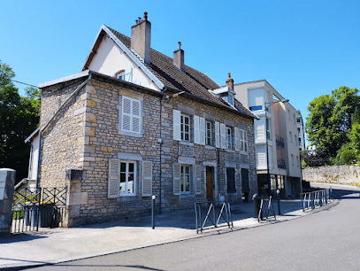 Les Glycines Hôtel à Besançon
