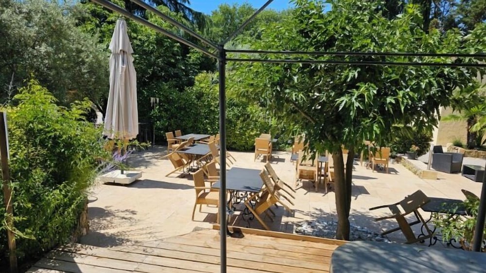La Madone - Hôtel & Restaurant Hôtel à la Tour-d'Aigues