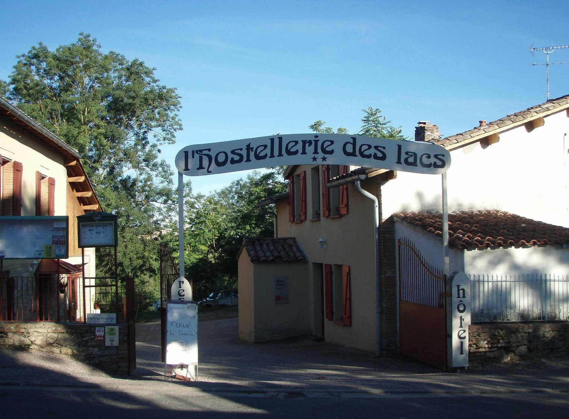 Logis Hostellerie des Lacs, Hôtel à Monclar-de-Quercy