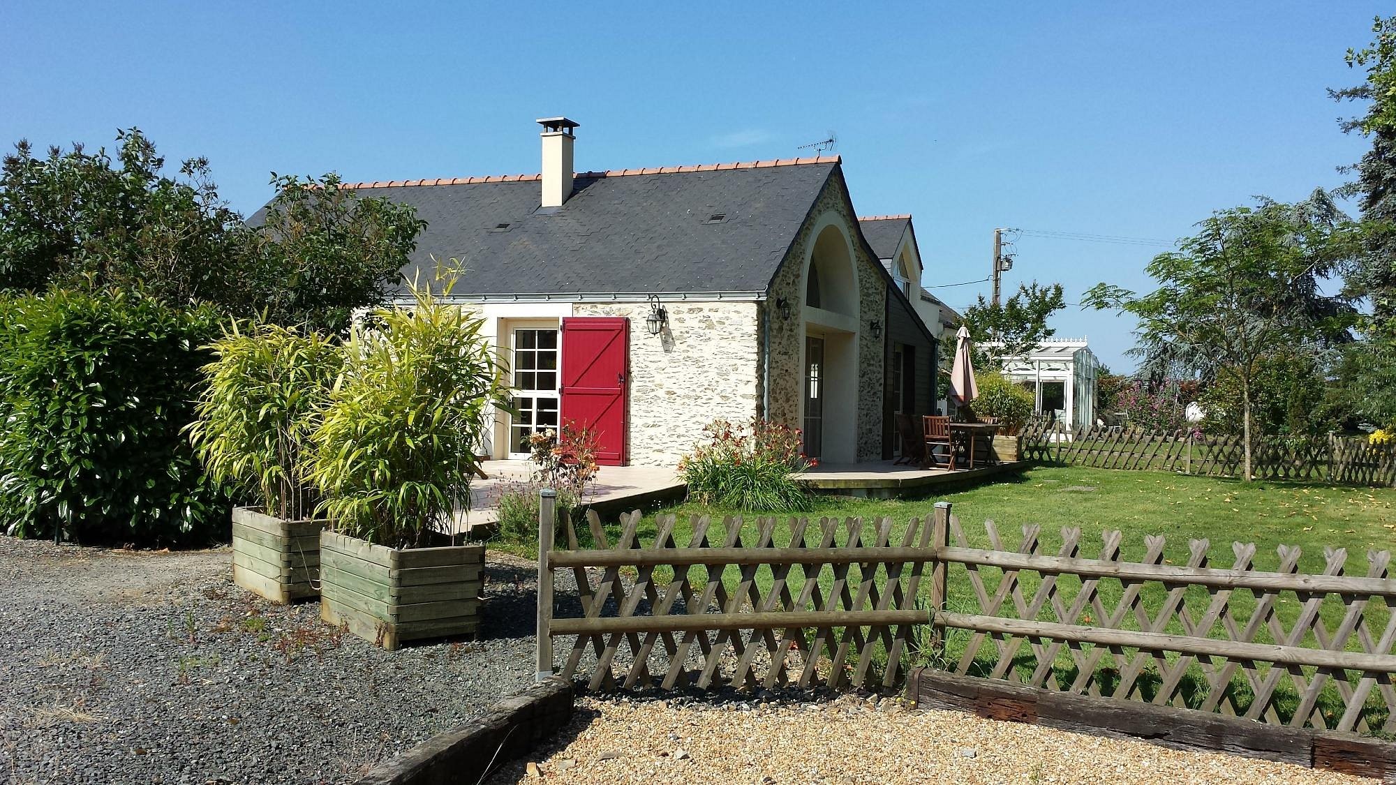 Au Bas Chalonge Chambres d'hôtes, Hôtel à Ligné