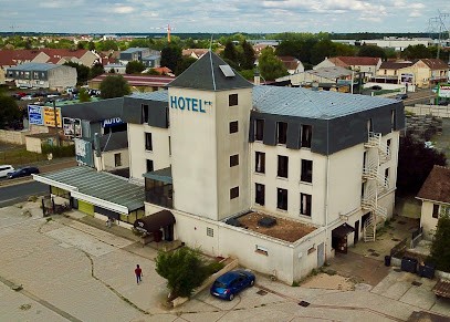 HÔTEL Les 4 Chênes, Hôtel à Pontault-Combault