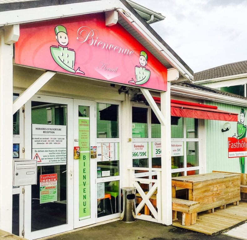 STAYINNHOTEL, Hôtel à Jaunay-Marigny