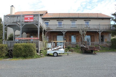 Auberge - Chambres d'hôtes Aux Portes des Légendes, Hôtel à Pradelles