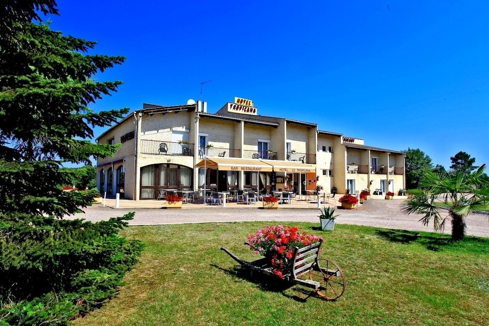 Logis Hôtel Le Tropicana, Hôtel à Douville