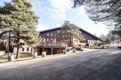 Logis Hôtel Domaine de l'Adoux, Hôtel à Montclar