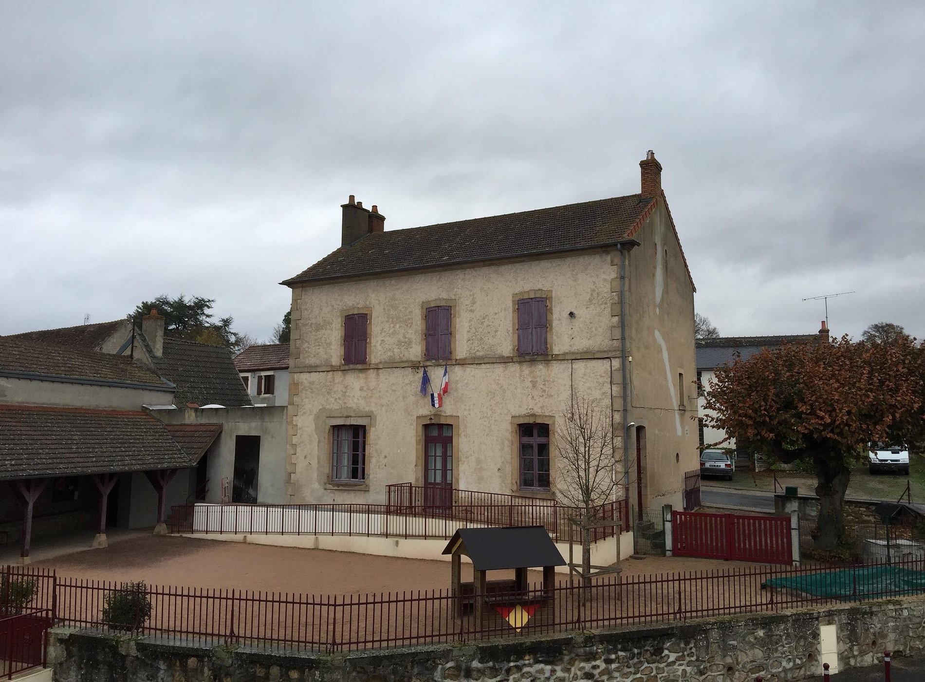 Logis Hôtel Au Coeur De Meaulne, Hôtel à Meaulne-Vitray