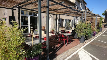 Hotel Des Deux Porches, Hôtel à Verrières