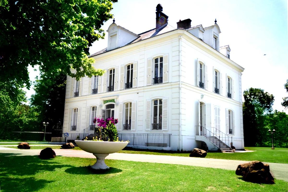 Logis Hostellerie le Châtel, Hôtel à Nangis