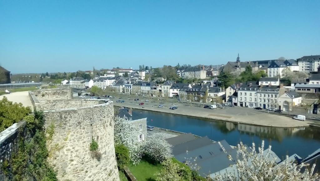 La Tour Des Anglais, Hôtel à Mayenne