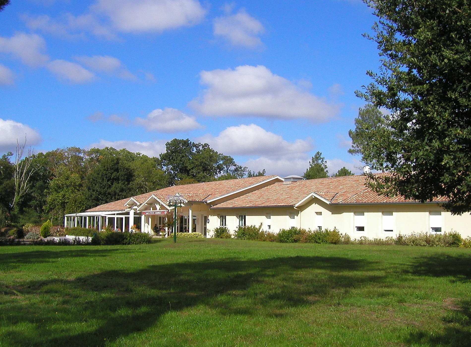 Hôtel Au P'tit Creux Des Landes Ychoux, Hôtel à Ychoux